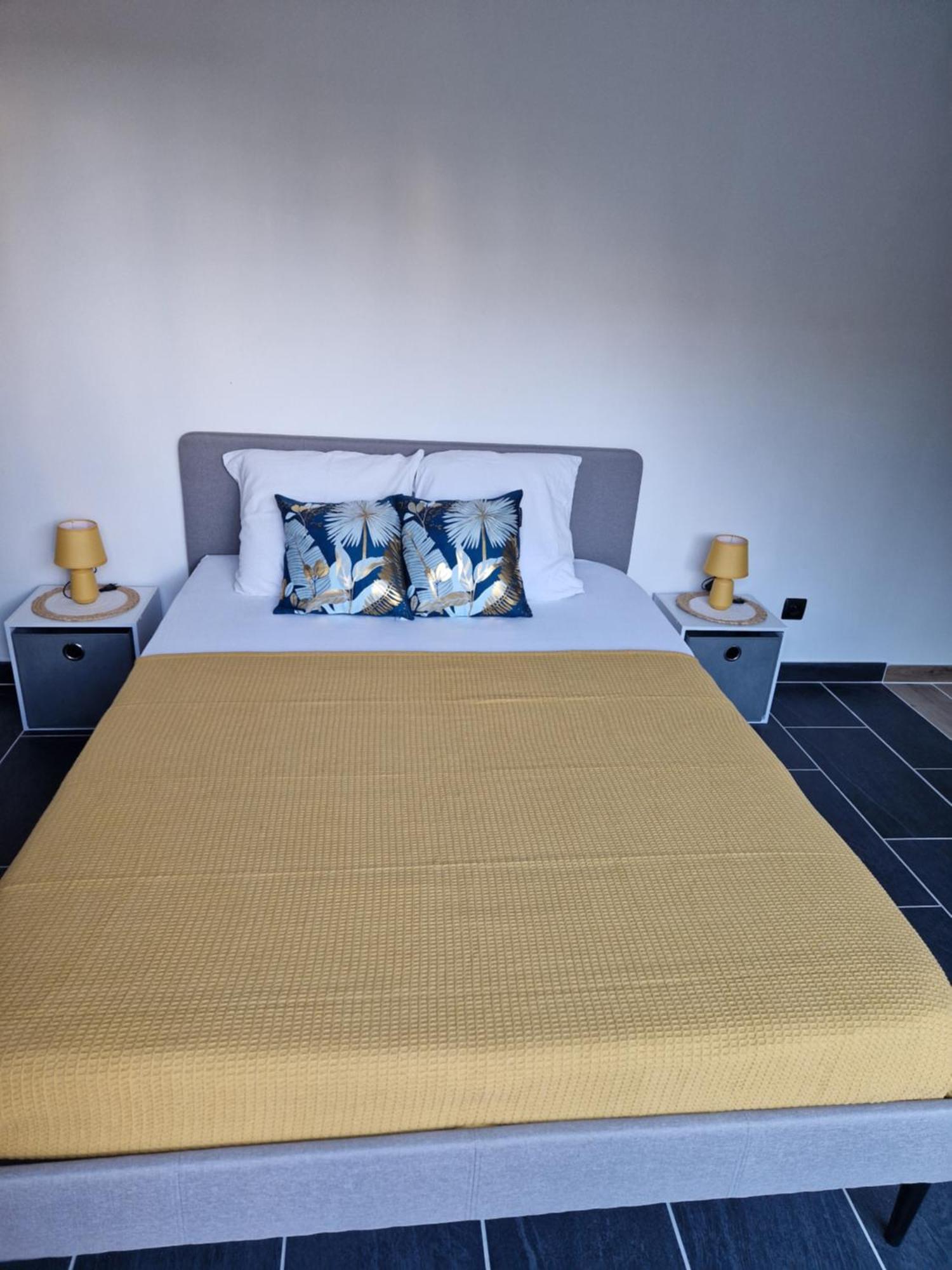 Grand Studio 2 Personnes Saint-Amand-Mont-Rond Esterno foto